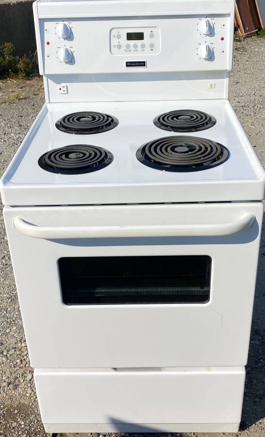 24” Frigidaire White Stove